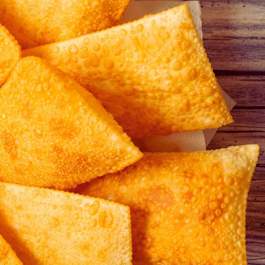 PASTEL FRITO NA HORA
